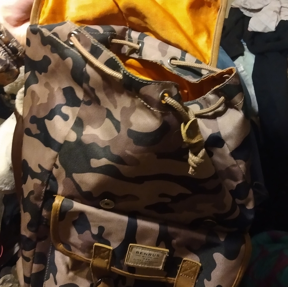 Backpack - Picture 2 of 4